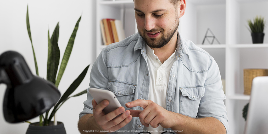 Controle de ponto pelo celular: como funciona e principais dúvidas!